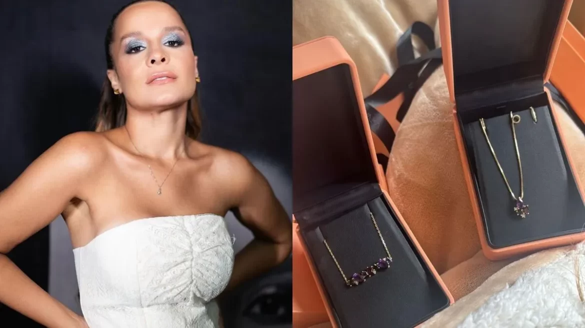 Maiara, da dupla com Maraísa, ganha joias de admirador secreto e o convida para jantar